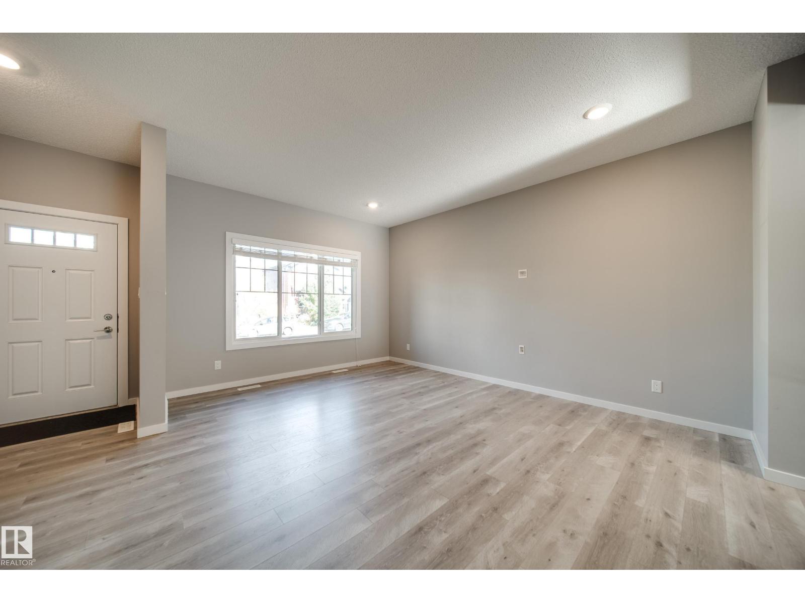 15927 13 Avenue SW, Glenridding Heights — photo 10 of 30: Property photo