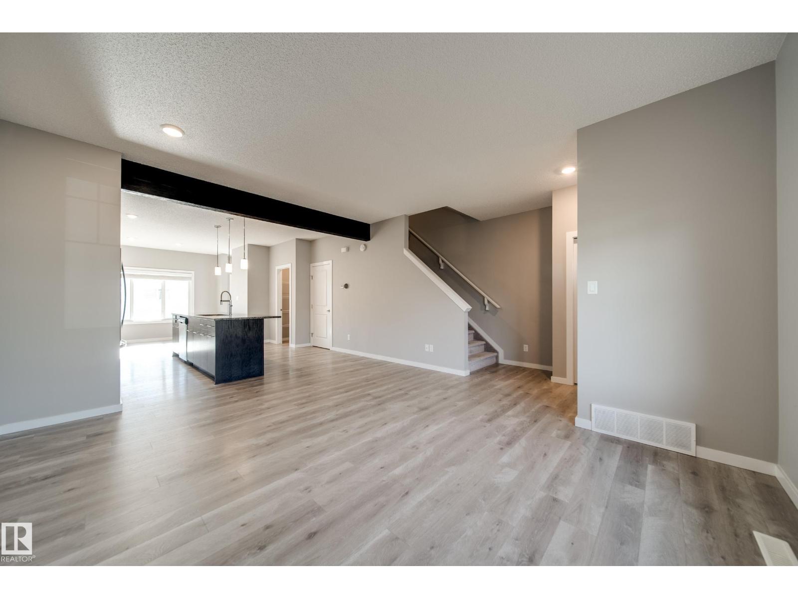 15927 13 Avenue SW, Glenridding Heights — photo 13 of 30: Property photo