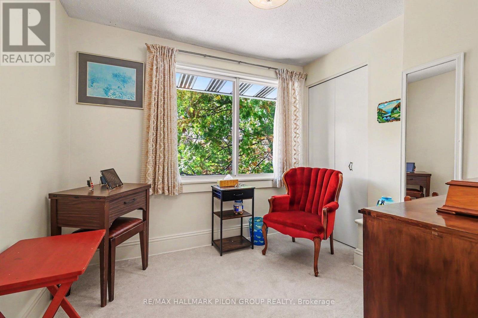99 HURON AVENUE N - 16
