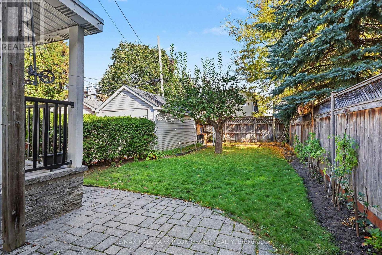 99 HURON AVENUE N - 21
