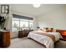 228 33 Avenue NE - photo 24