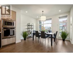 228 33 Avenue NE - photo 8
