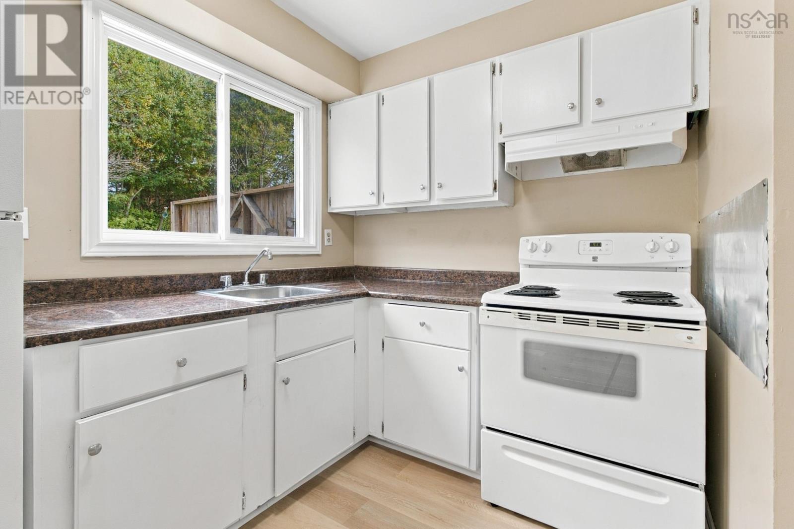 38 Regal Road - 12