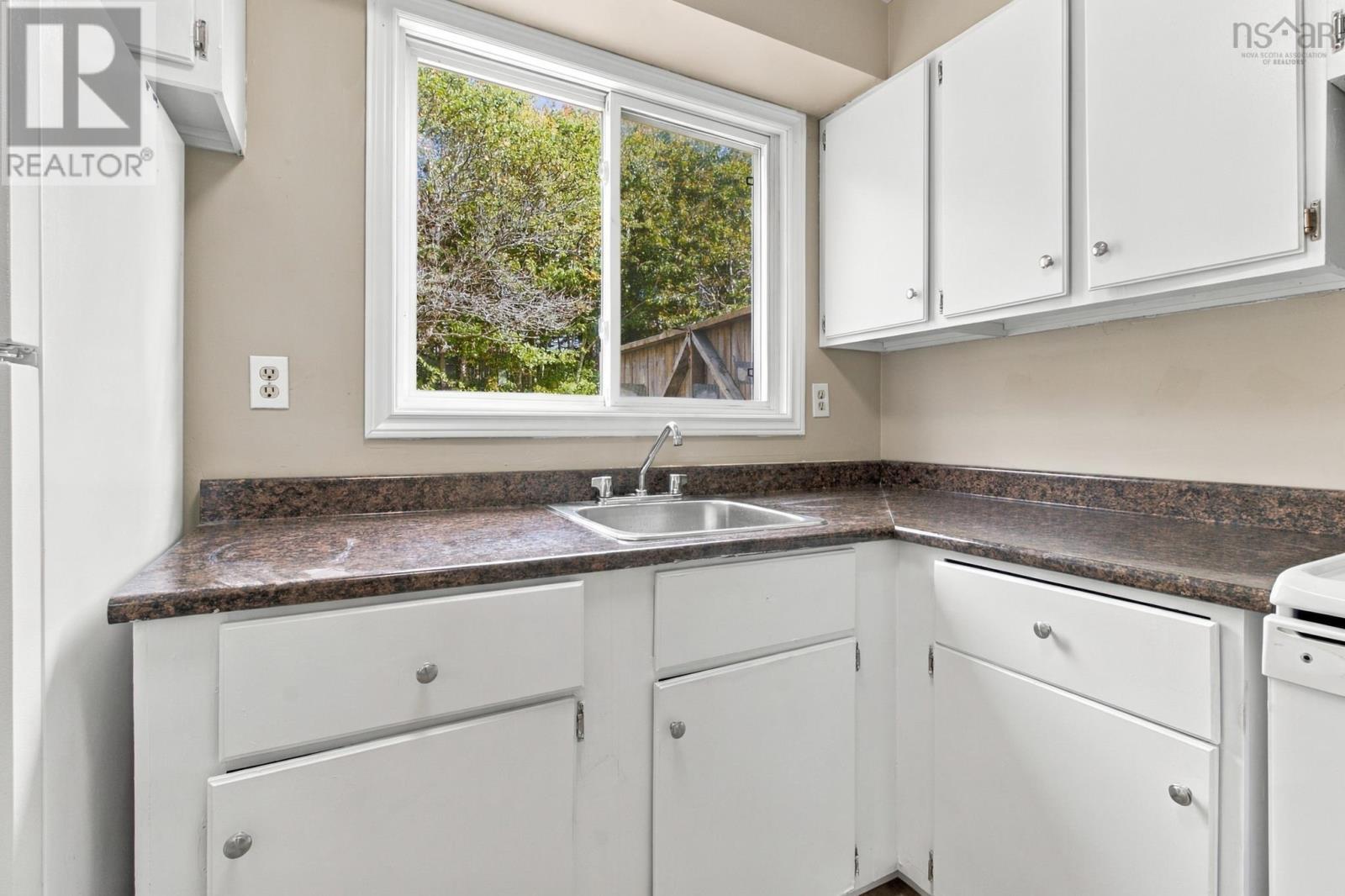 38 Regal Road - 13