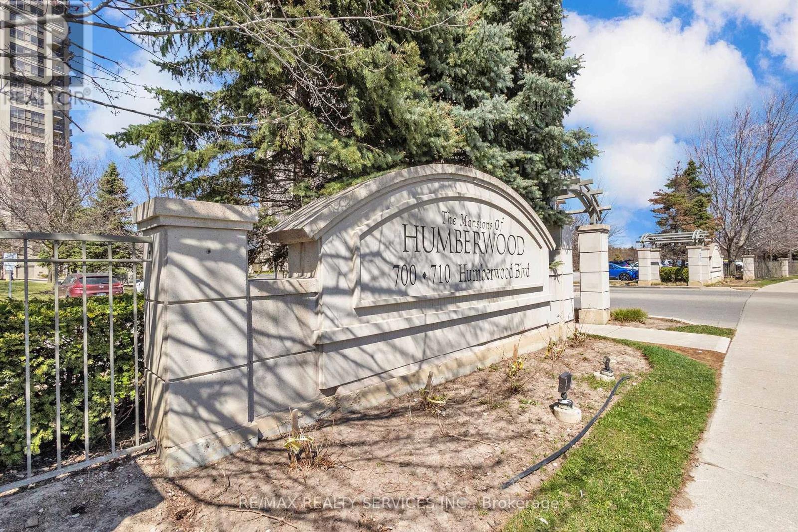 #1027 700 HUMBERWOOD BOULEVARD - 2