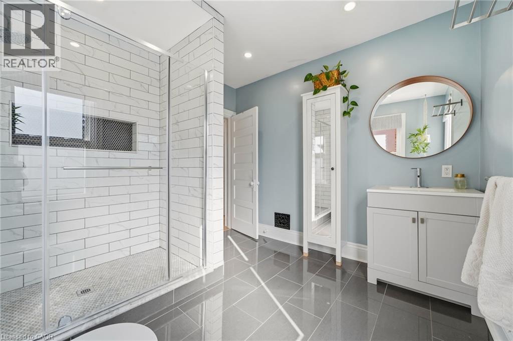 35 FAIRLEIGH Avenue S - Image 20