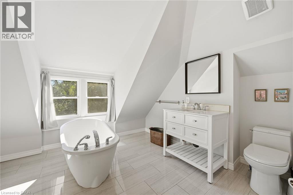 35 FAIRLEIGH Avenue S - Image 24