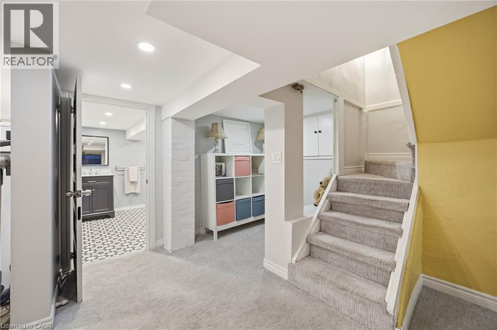 35 FAIRLEIGH Avenue S - Image 25