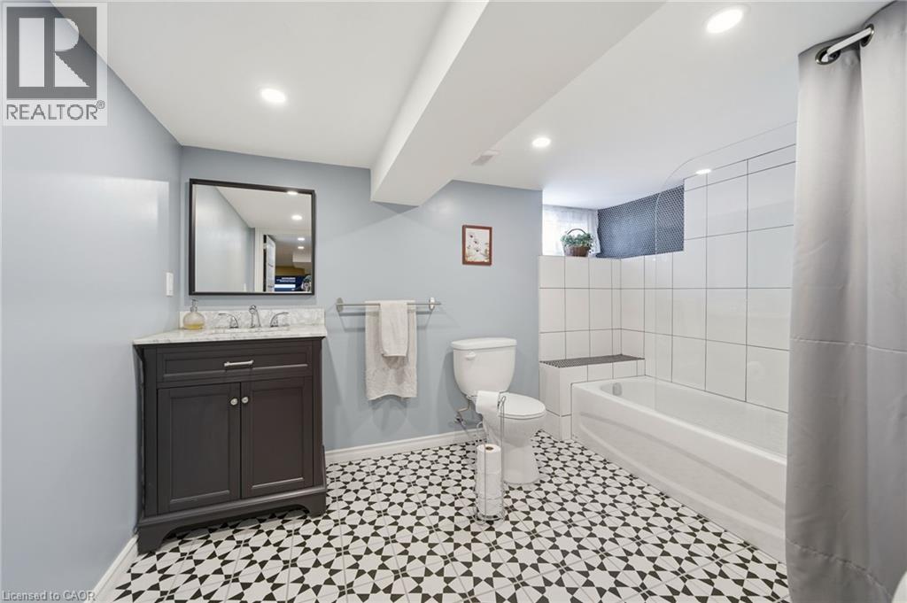 35 FAIRLEIGH Avenue S - Image 28