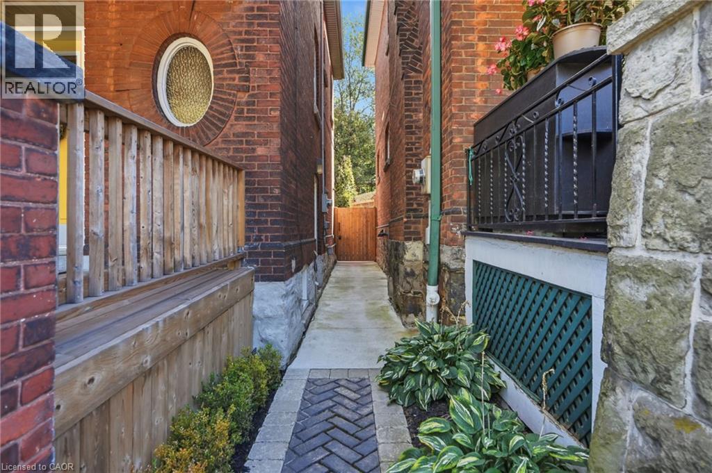 35 FAIRLEIGH Avenue S - Image 43