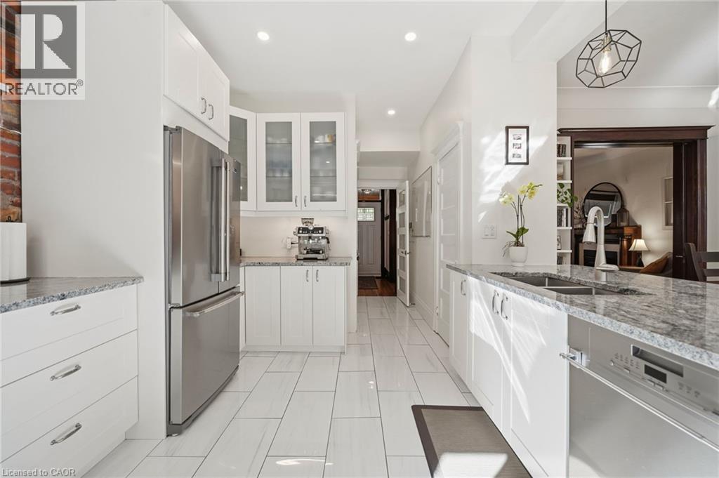 35 FAIRLEIGH Avenue S, Hamilton — photo 5