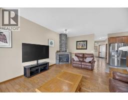 Family room - 10 Vantage Crescent, Olds, AB T4H0A8 Photo 10