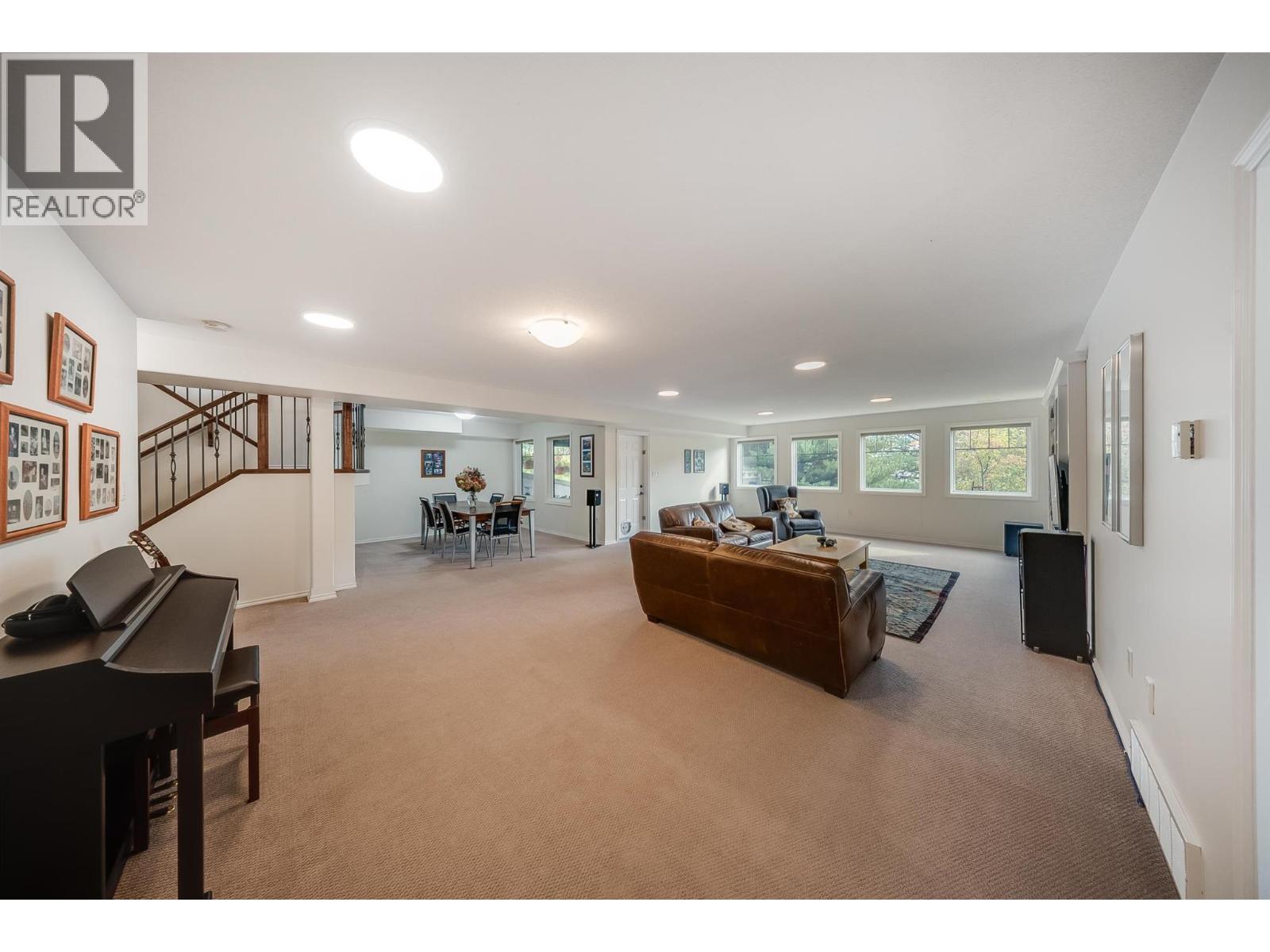 464 Whitman Way - Image 29