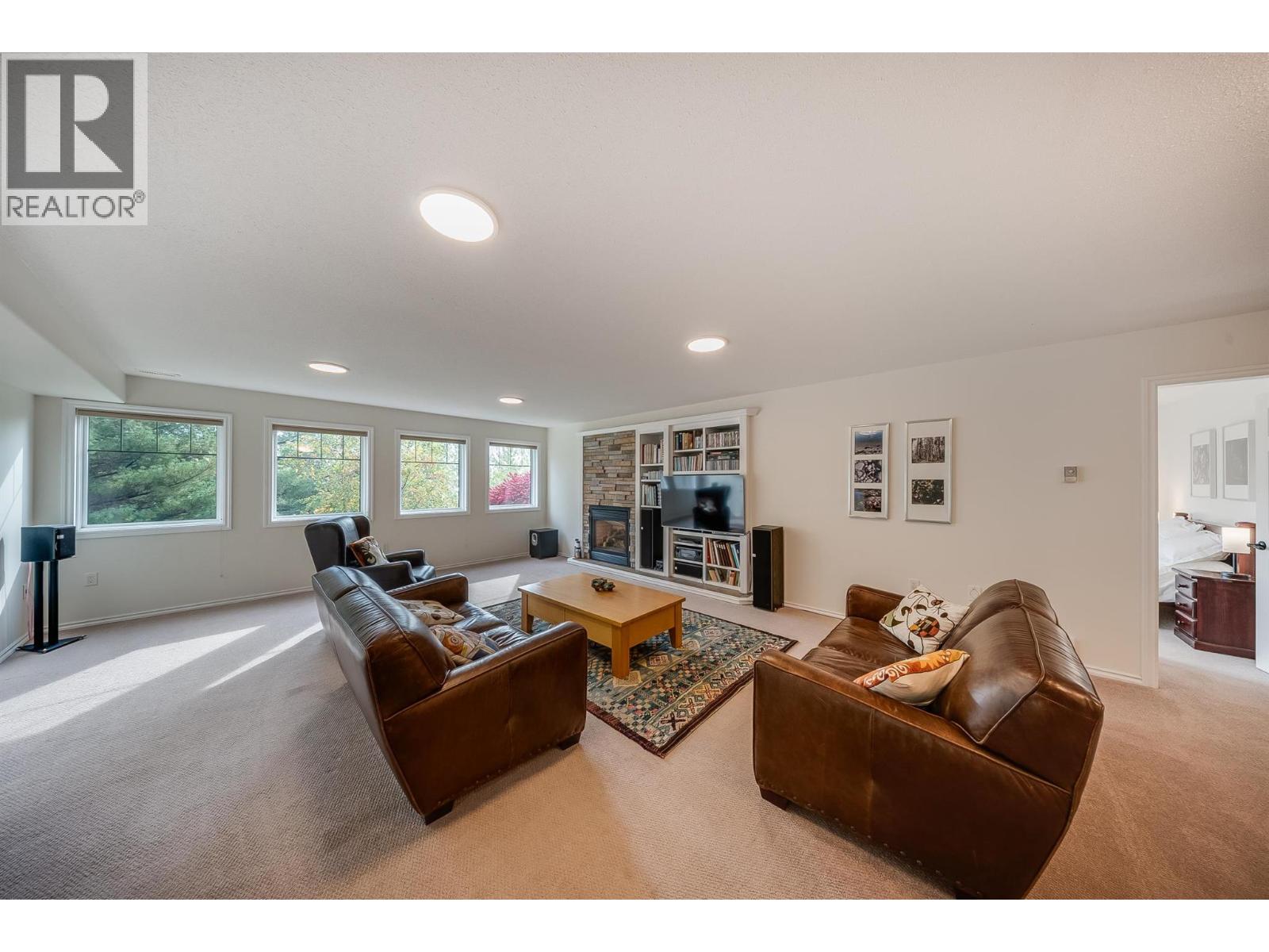 464 Whitman Way - Image 30