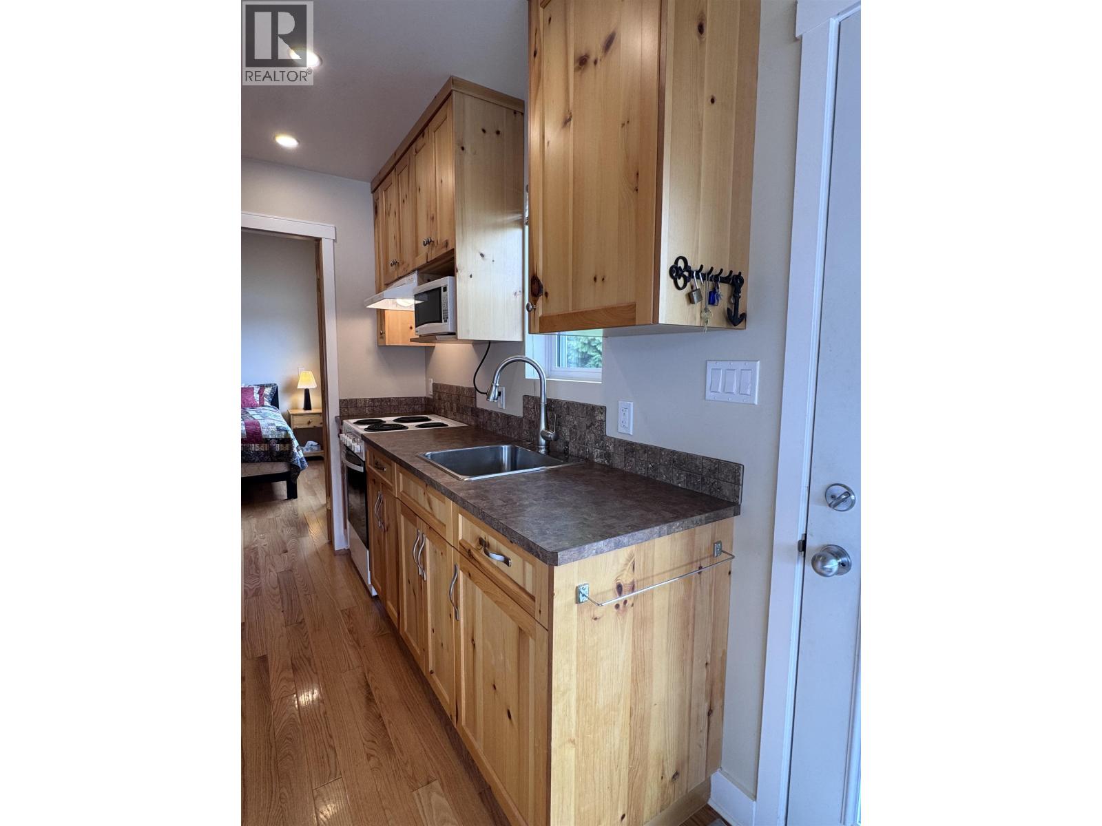 1440 WESTSIDE Road, Terrace
