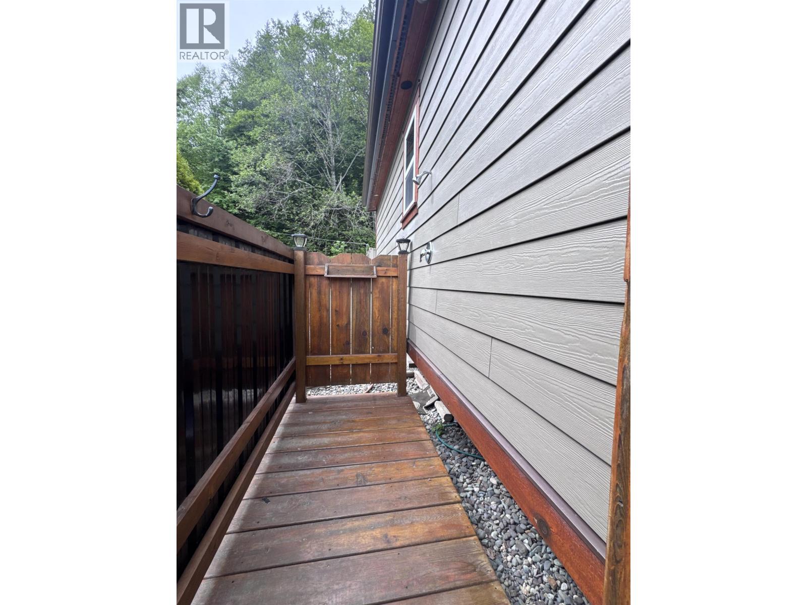 1440 WESTSIDE Road, Terrace