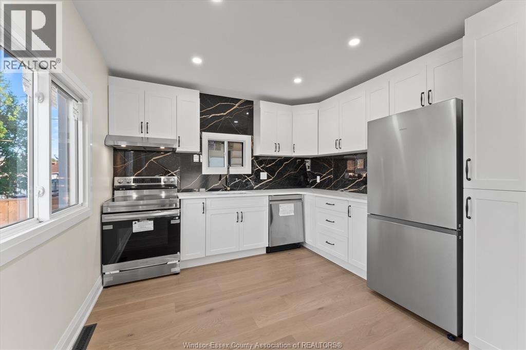 930 Elsmere - 12