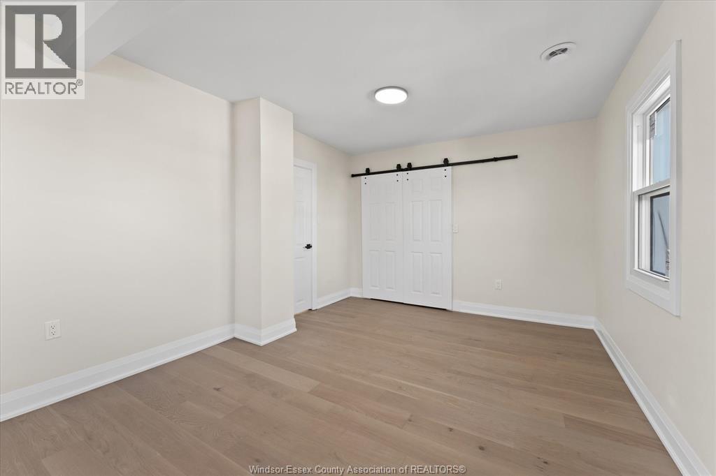 930 Elsmere - Image 17