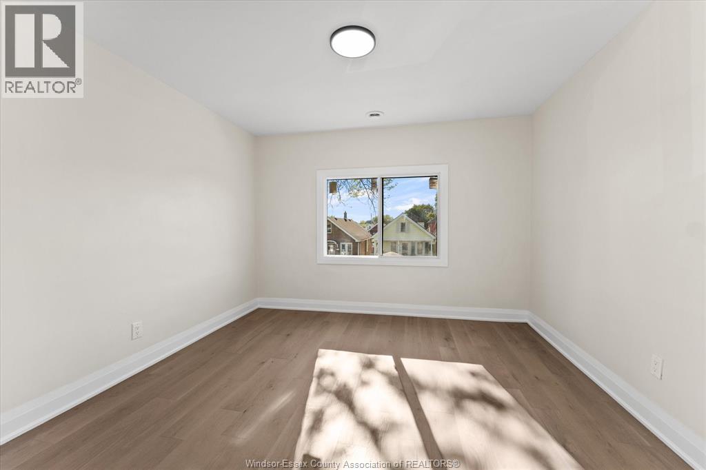 930 Elsmere - Image 18