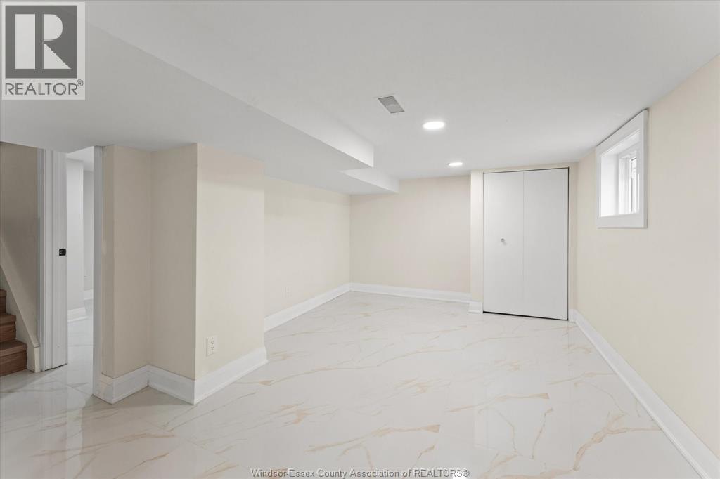 930 Elsmere - 23