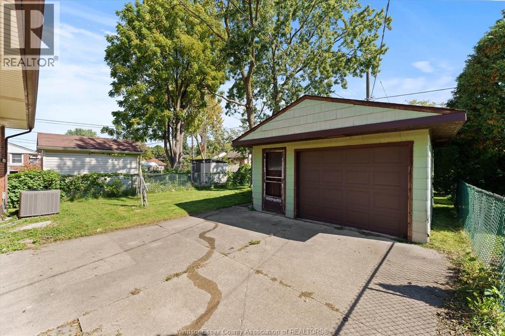 3859 BIRCH - Image 31
