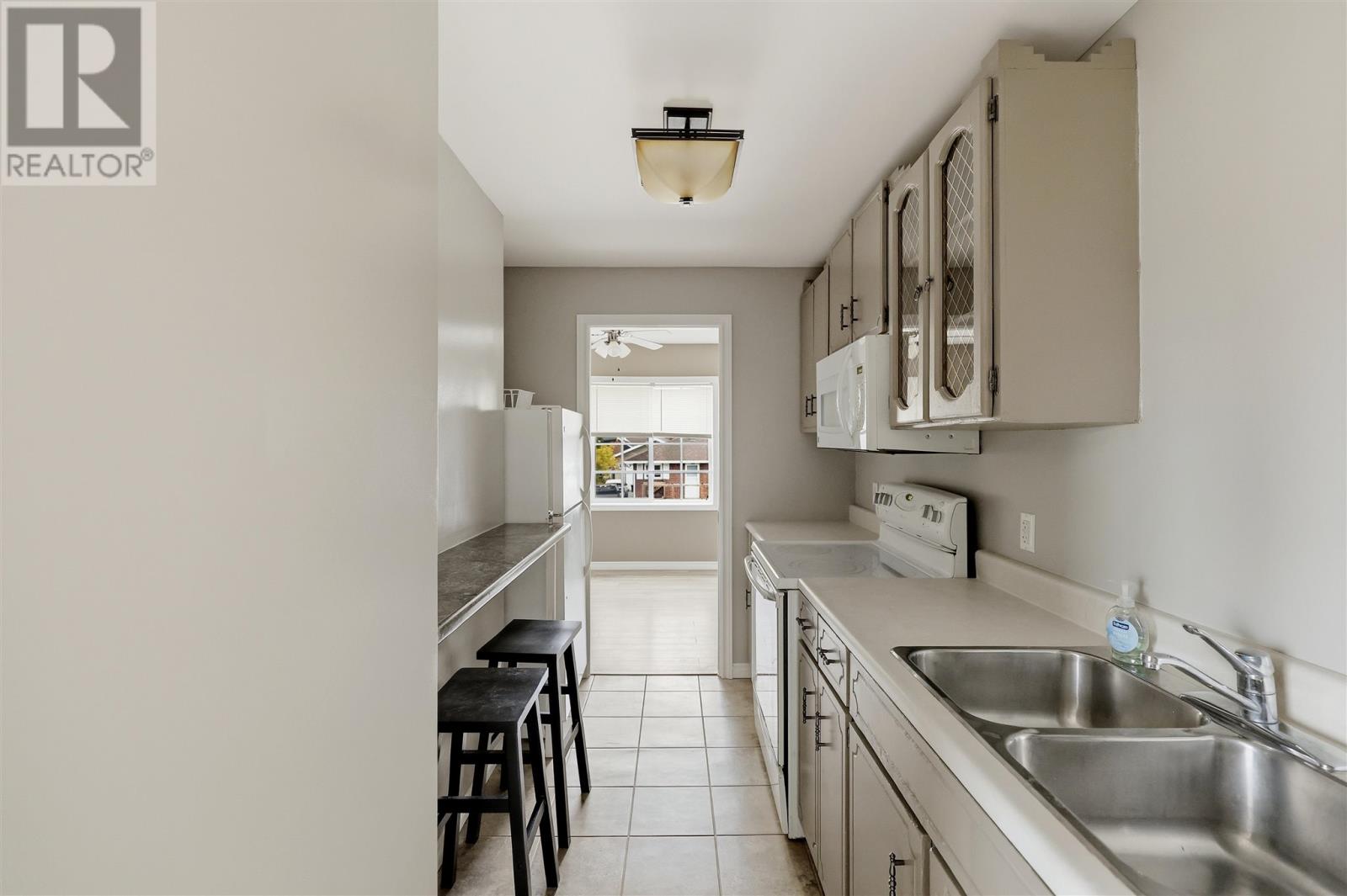 509 Douglas ST - 15