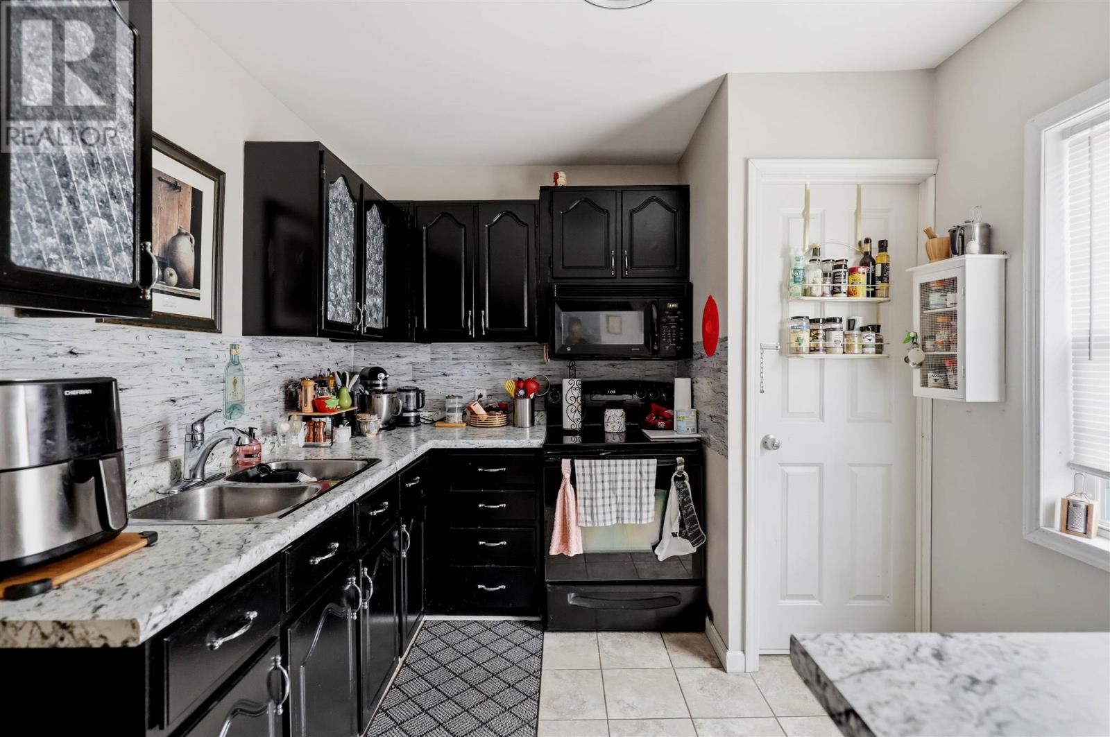 509 Douglas ST - 23