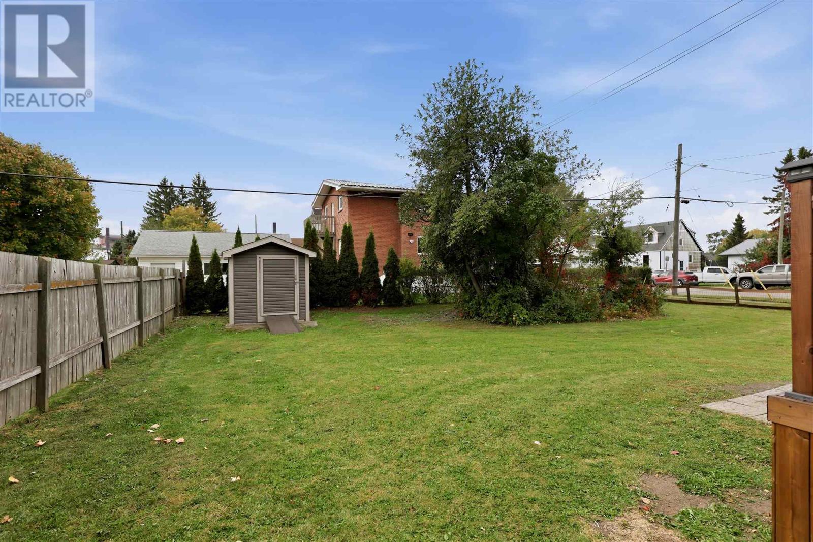 509 Douglas ST - 39