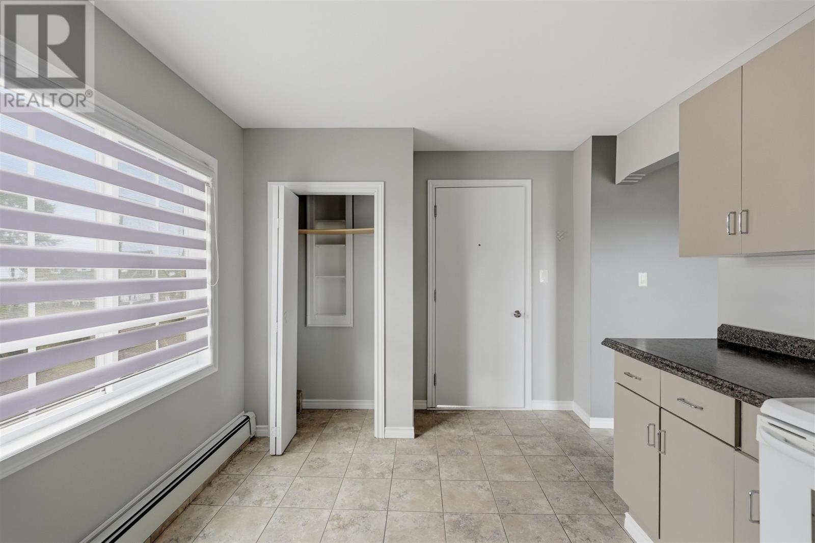 509 Douglas ST - 7