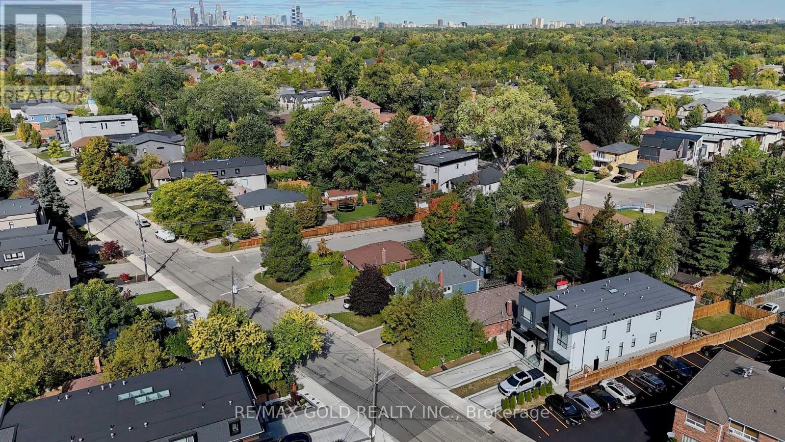11 PINE AVENUE N - 37