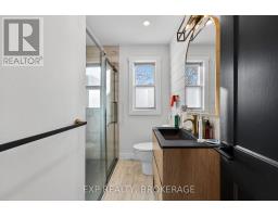 Bathroom - 19 Scott Street, Kingston, ON K7L1L3 Photo 9