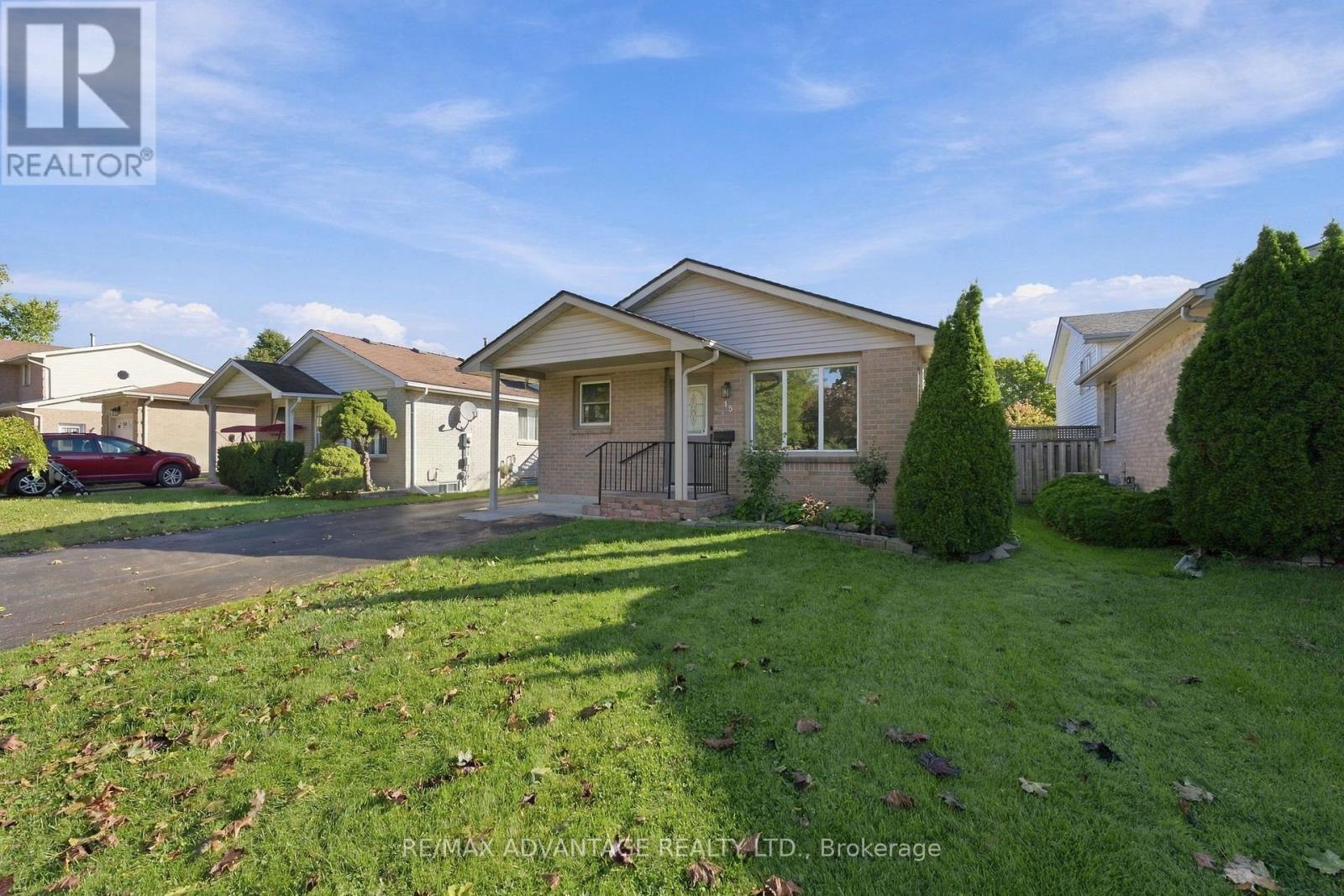 15 CHESWICK CIRCLE, London South (South X) — photo 2