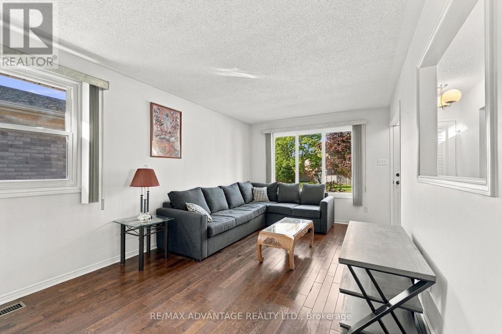 15 CHESWICK CIRCLE - 6