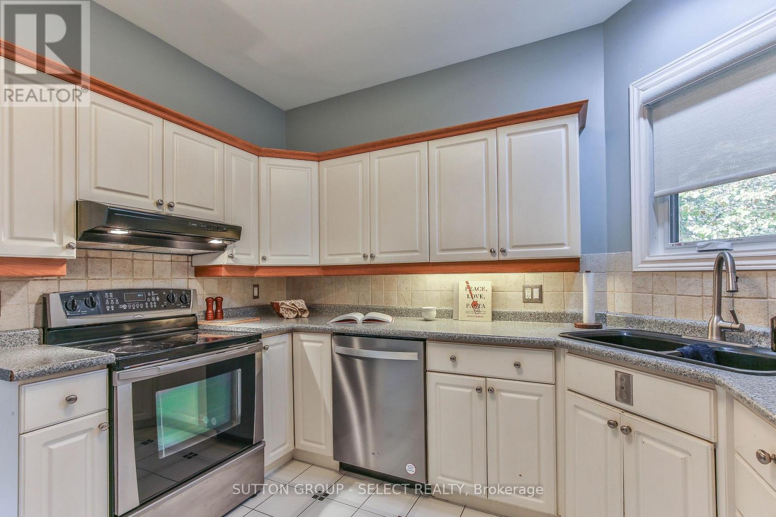 #32 30 DOON DRIVE - 18