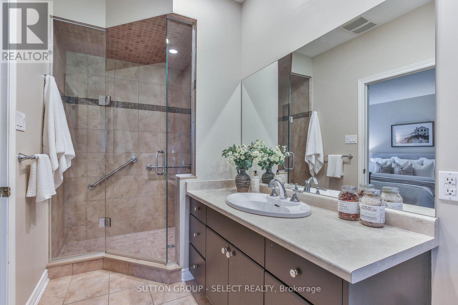 #32 30 DOON DRIVE - 26