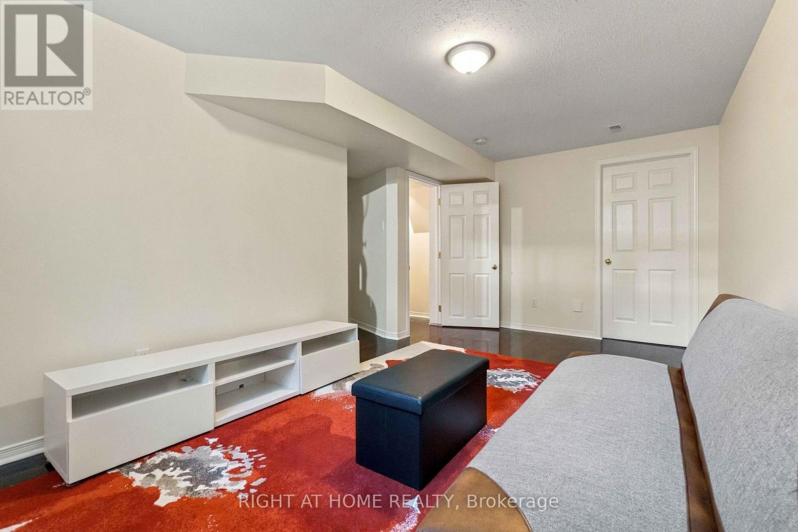 161 KINROSS PRIVATE - Image 26