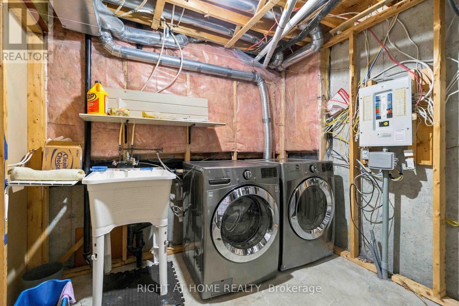 161 KINROSS PRIVATE - Image 27