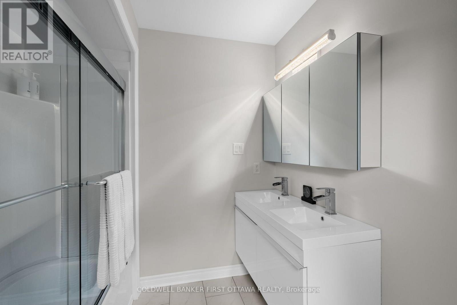 2435 RIVER ROAD - Image 20