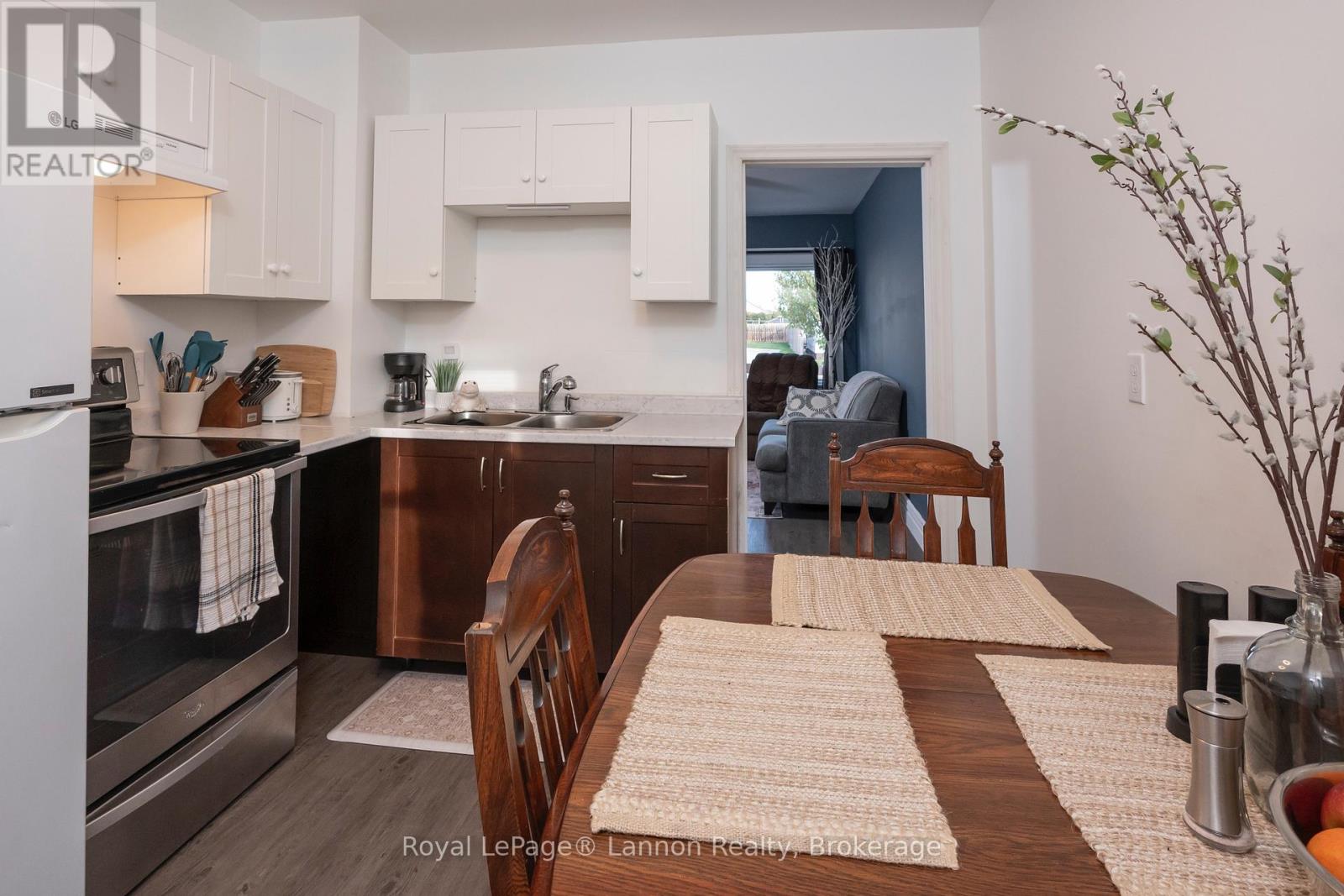 1105 BROWN STREET - Image 14