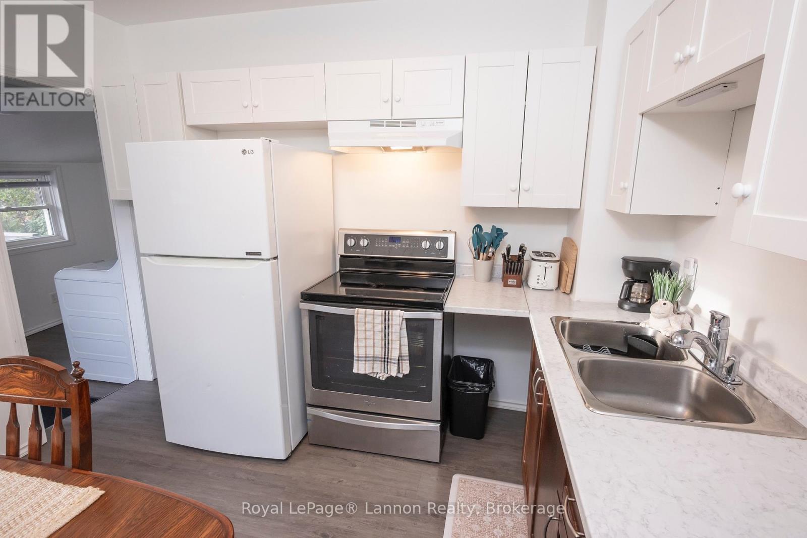 1105 BROWN STREET - 15