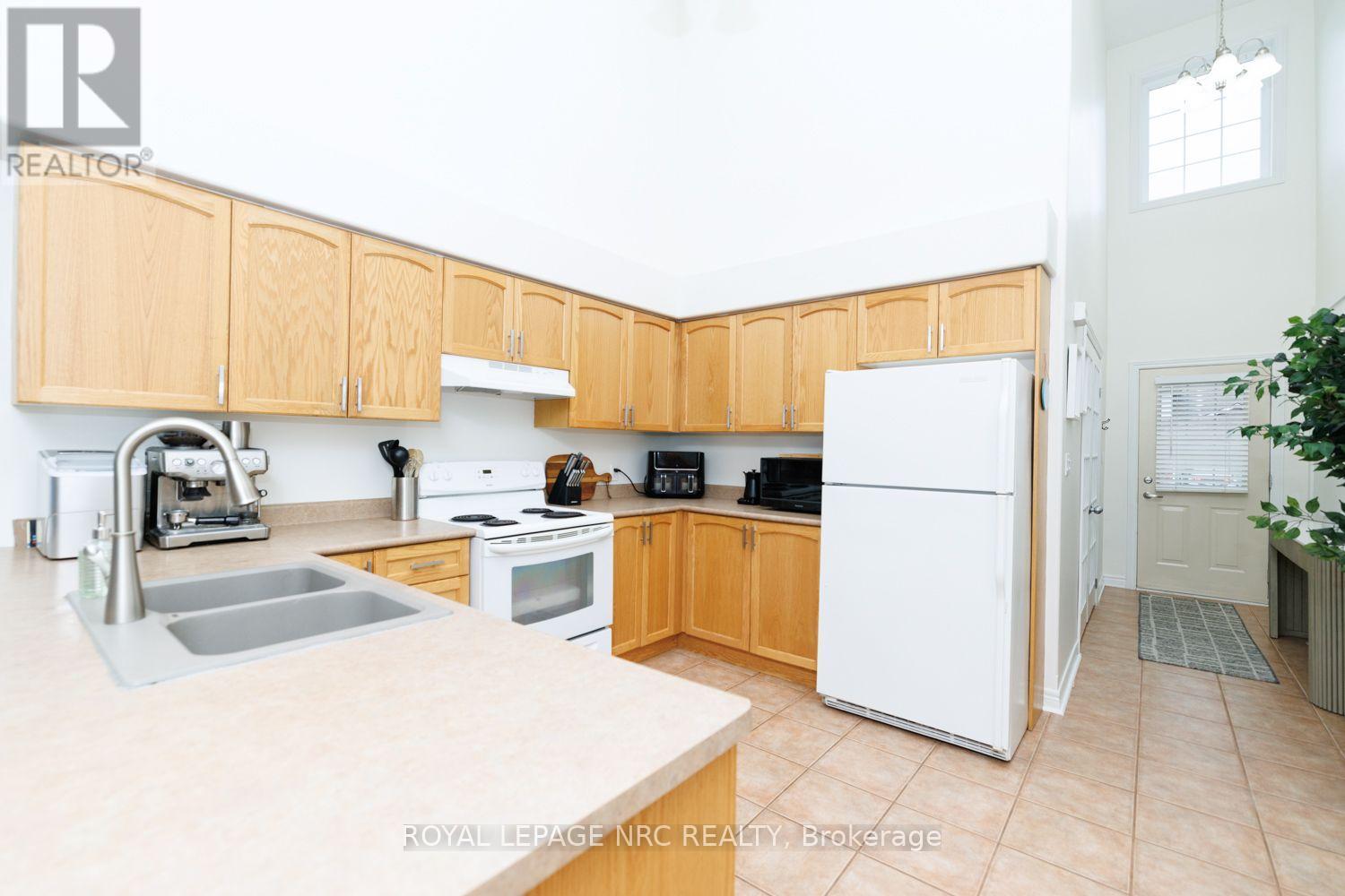 399 AUTUMN CRESCENT - 10