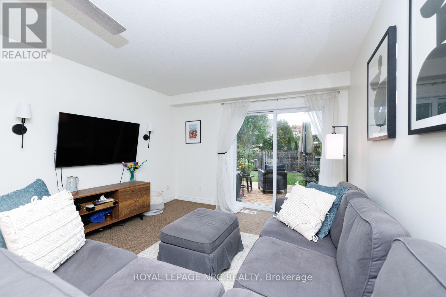 399 AUTUMN CRESCENT - 16