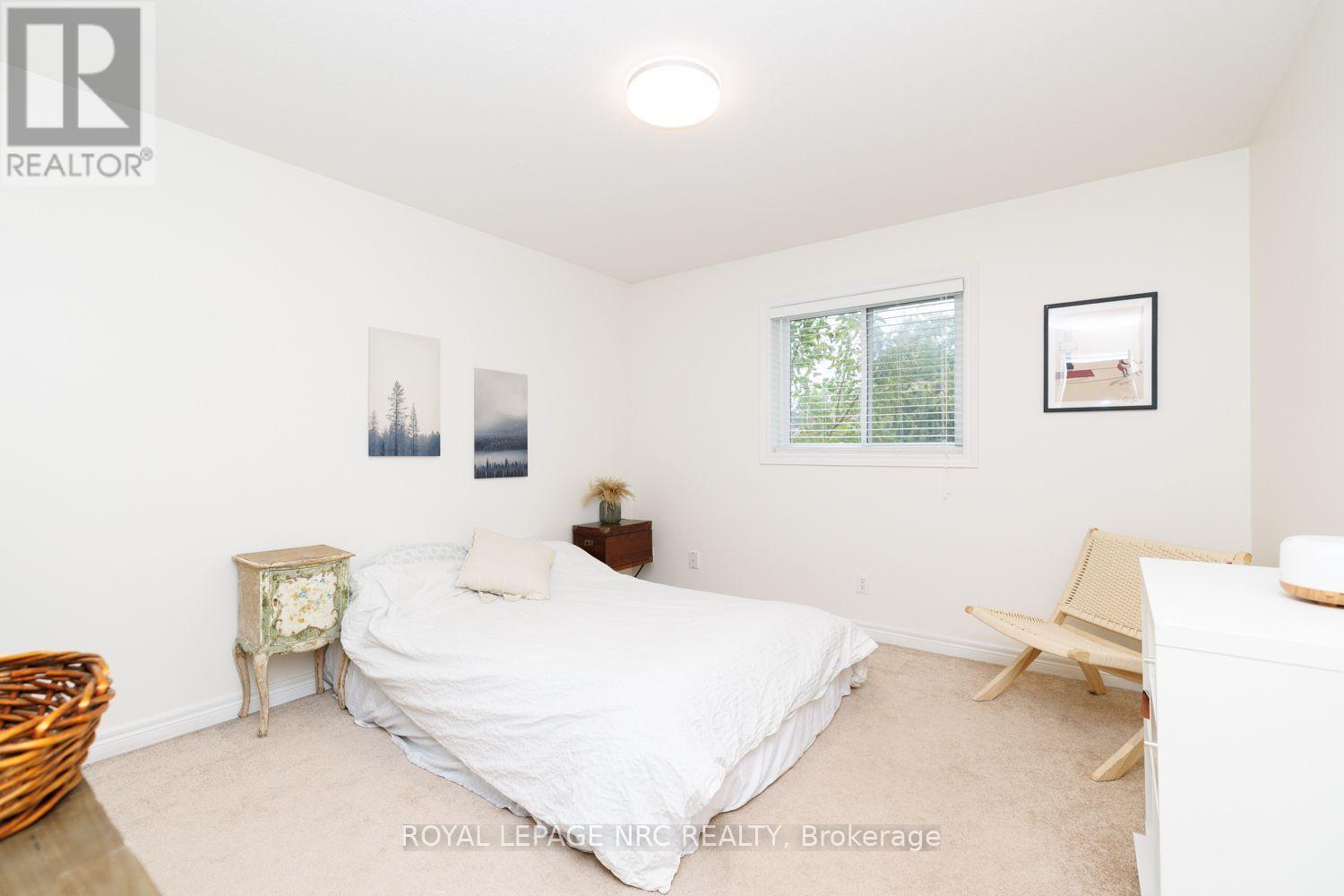 399 AUTUMN CRESCENT - 32