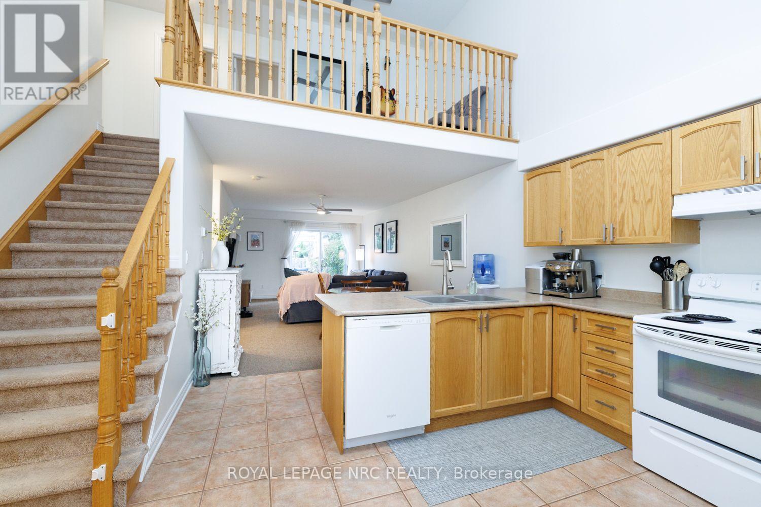 399 AUTUMN CRESCENT - 8