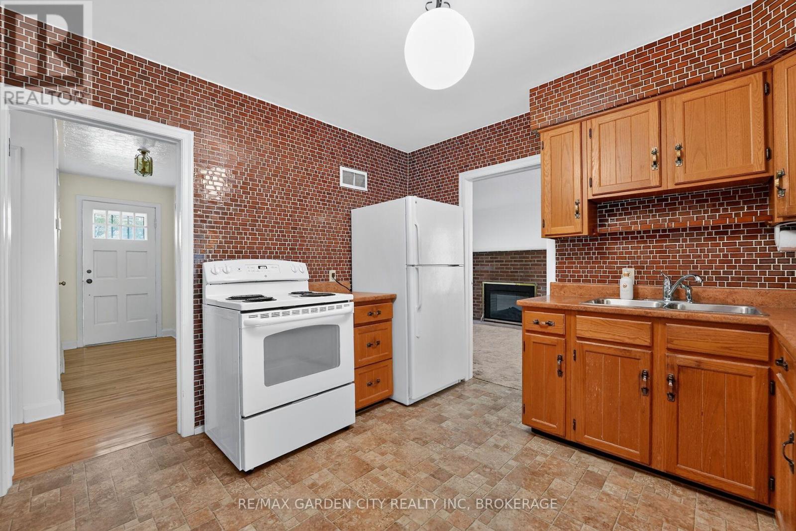 1571 PELHAM STREET - 11