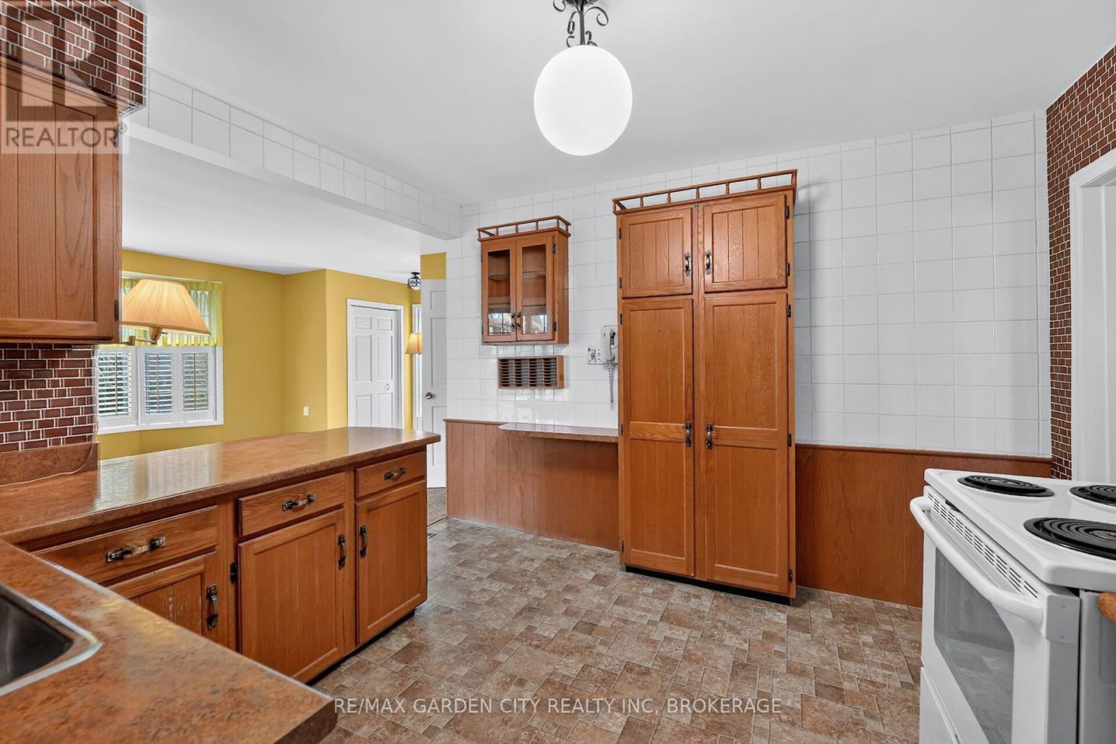 1571 PELHAM STREET - 13