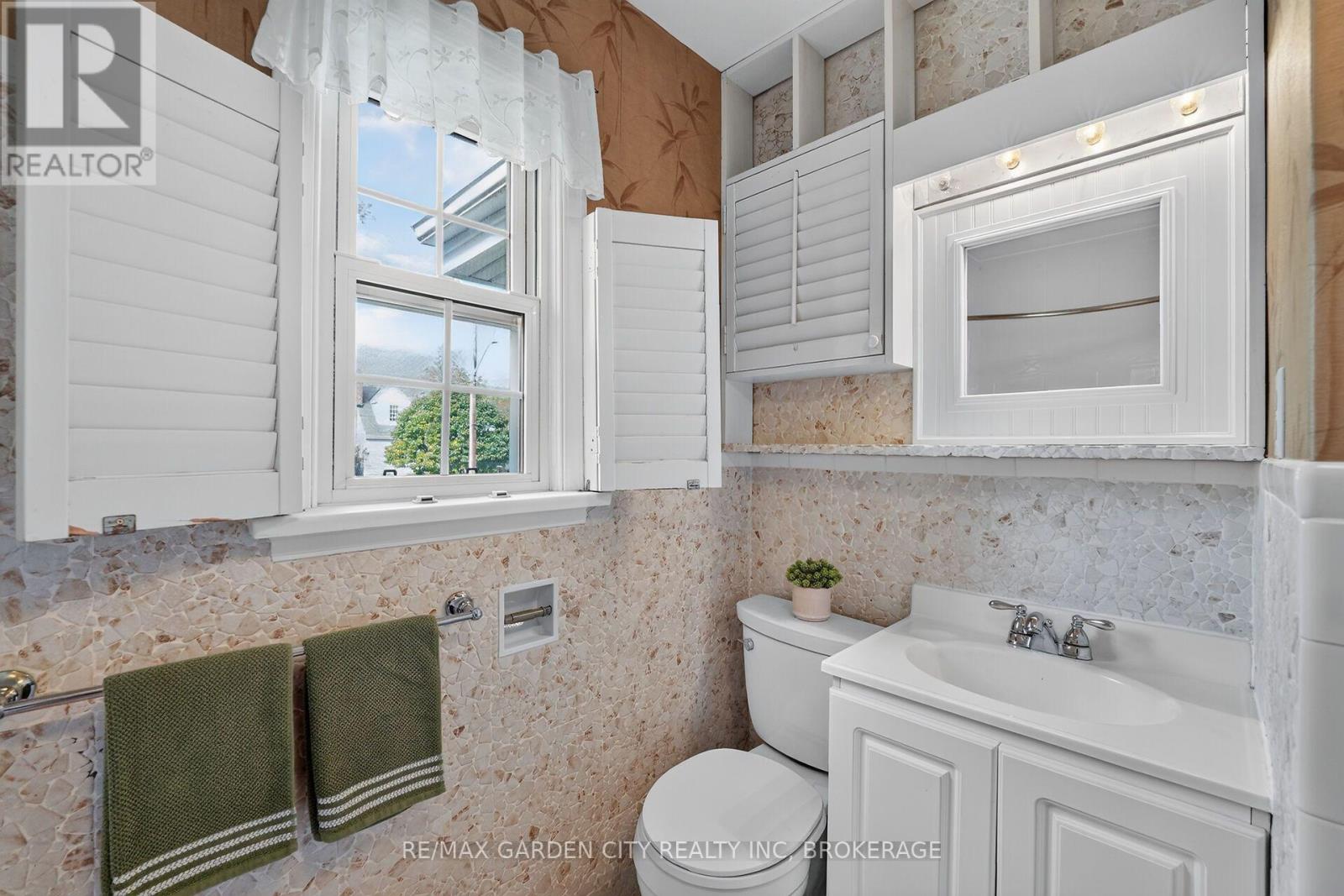 1571 PELHAM STREET - 21