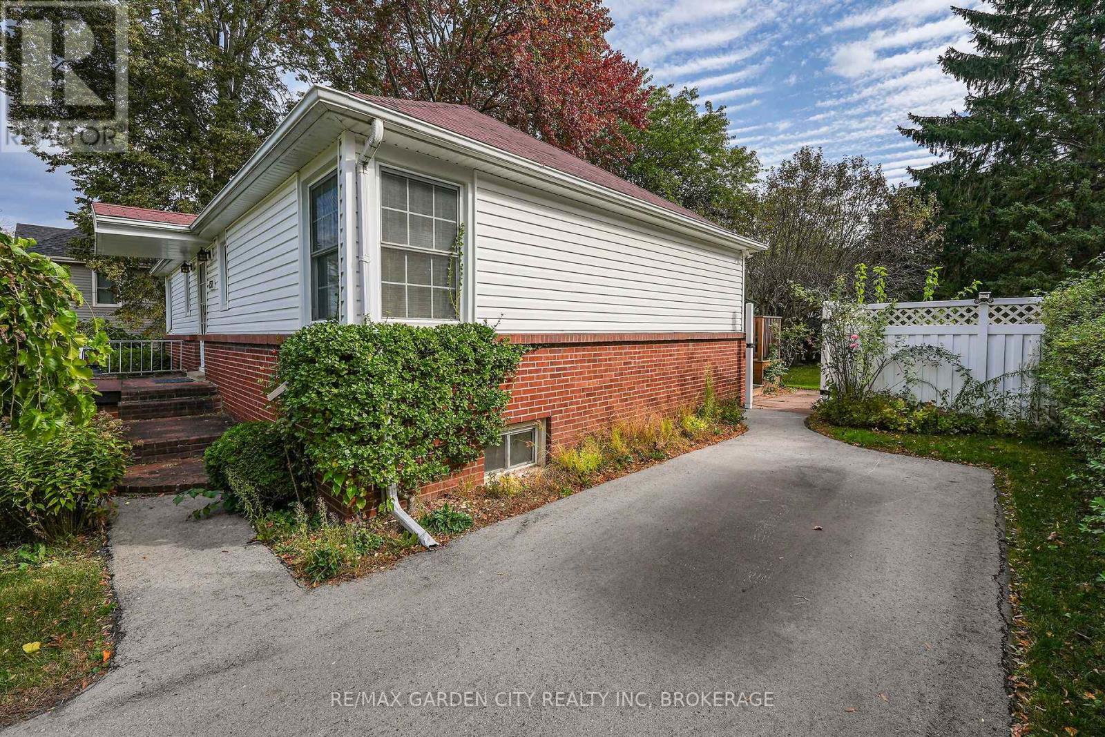 1571 PELHAM STREET - Image 29