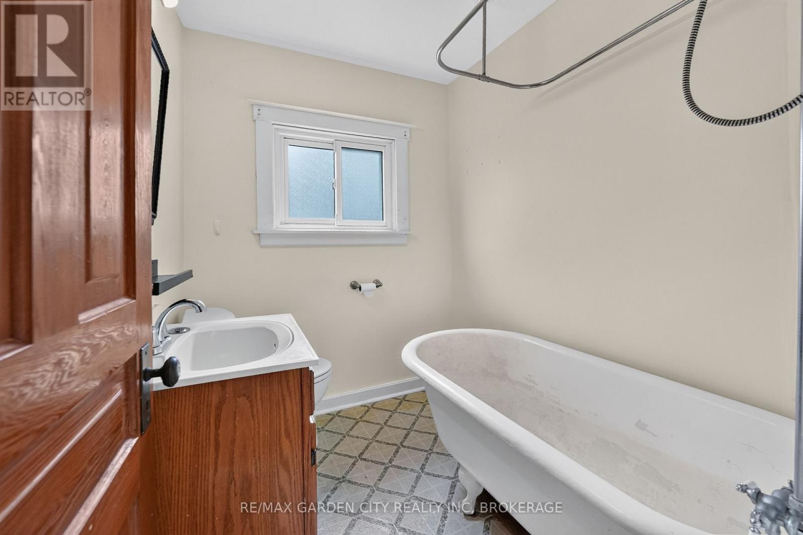 118 LOWELL AVENUE - 21