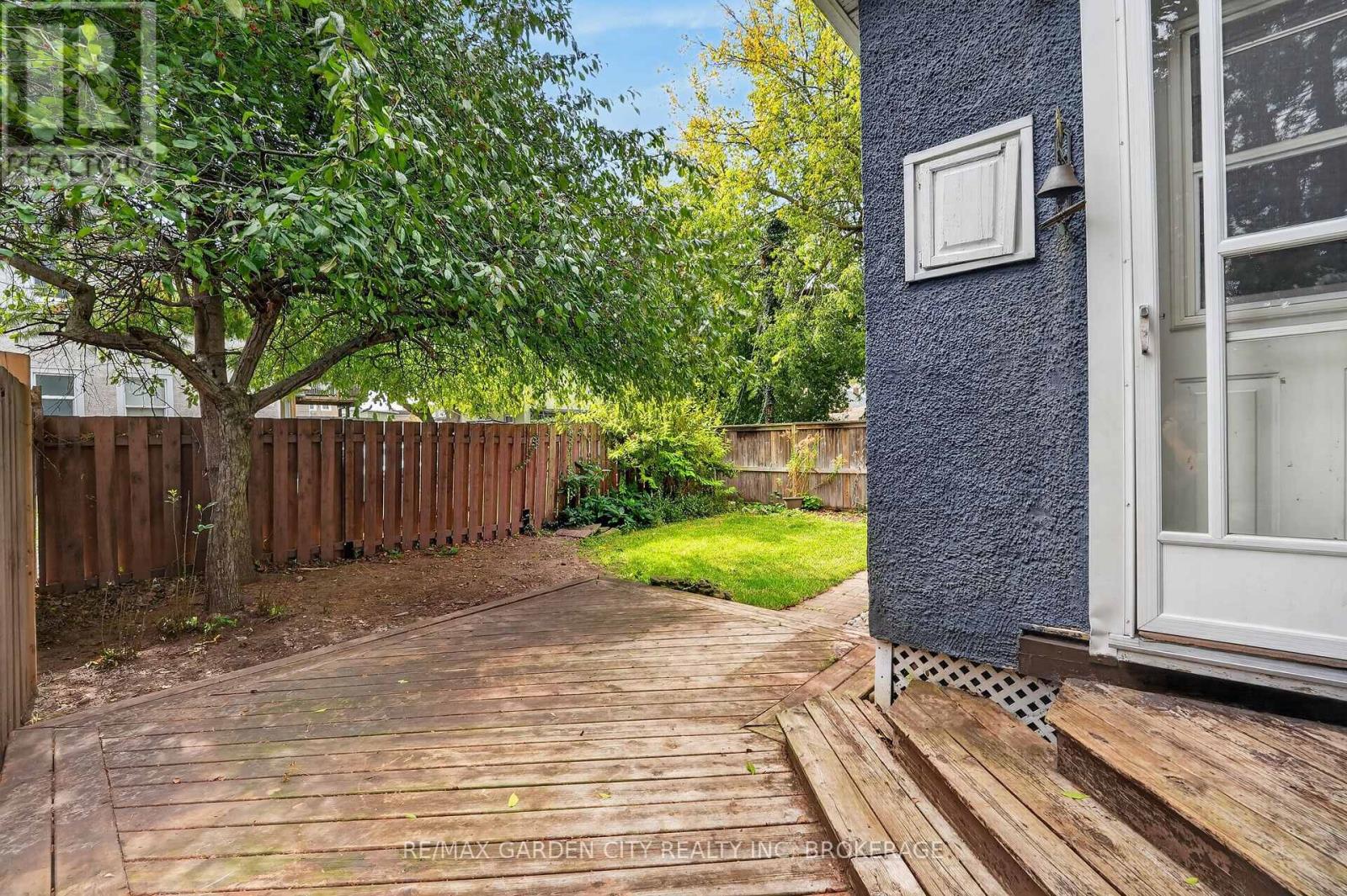 118 LOWELL AVENUE - 26